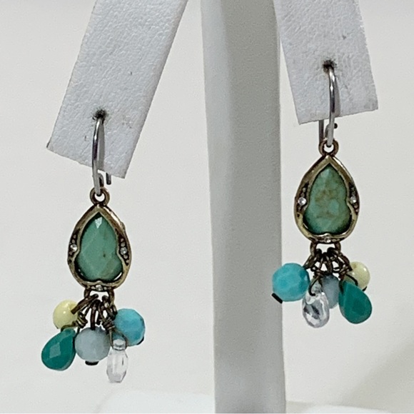 Dainty faceted turquoise and bead cluster teardrop earrings - Picture 7 of 7